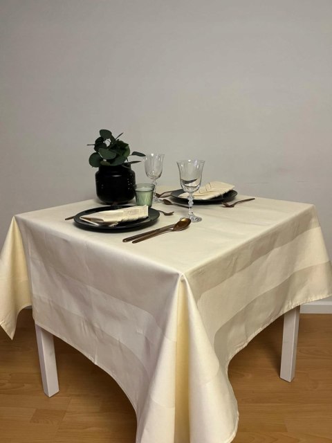 Serwetka, bieżnik 100 % bawełna adamaszek ecru 80X80
